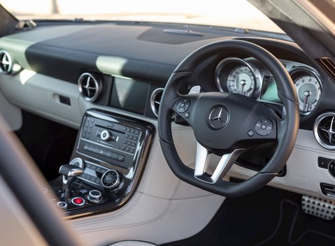Mercedes-Benz SLS AMG 13