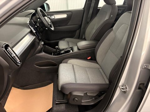 Volvo XC40 2.0 B3 MHEV Plus Dark DCT Auto Euro 6 (s/s) 5dr 6