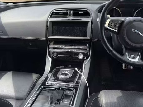 Jaguar XE 2.0d R-Sport Saloon 4dr Diesel Auto Euro 6 (s/s) (180 ps) 25