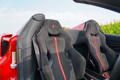 Ferrari F8 SPIDER 10