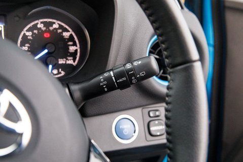 Toyota Yaris VVT-I BI-TONE 18