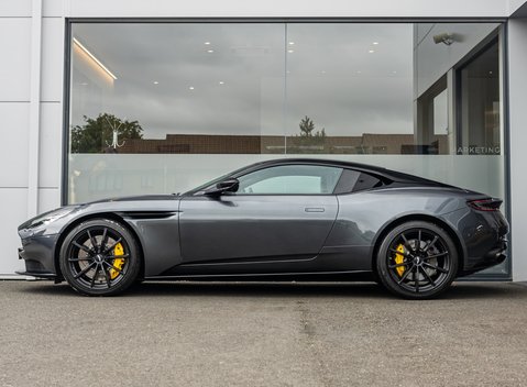 Aston Martin DB11 V8 3