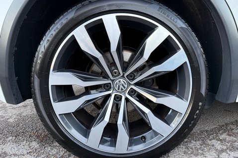 Volkswagen Tiguan R-LINE TECH TDI 4MOTION DSG -TOWBAR -ELECTRIC TAILGATE -KEYLESS -CARPLAY 66