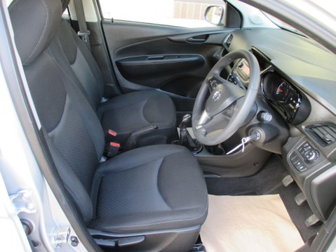 Vauxhall Viva 1.0i SE Euro 6 5dr 25