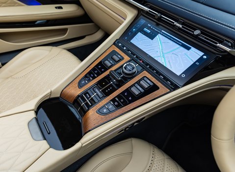 Aston Martin DB12 Volante 26