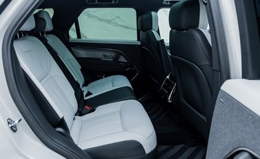 Land Rover Range Rover Sport D300 Dynamic SE 16