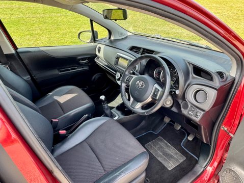 Toyota Yaris VVT-I SR 14