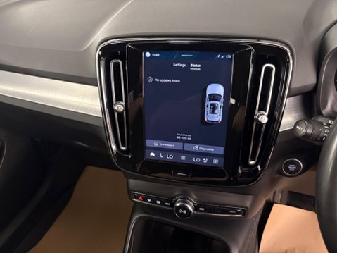 Volvo XC40 2.0 B3 MHEV Plus Dark DCT Auto Euro 6 (s/s) 5dr 24