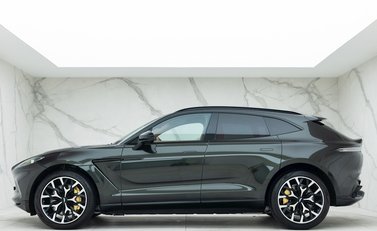 Aston Martin DBX 2