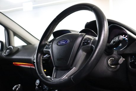 Ford Fiesta TITANIUM 12