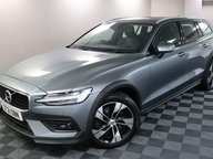 Volvo V60 B4 CROSS COUNTRY AWD MHEV 19