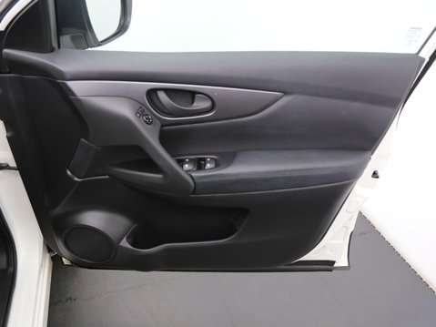 Nissan Qashqai 1.3 DIG-T Visia Euro 6 (s/s) 5dr 19
