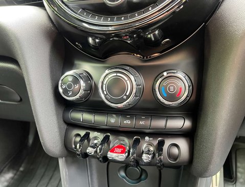 Mini Hatch 1.5 Cooper Sport 3dr 35