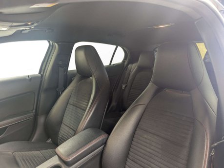 Mercedes-Benz GLA 2.1 GLA 200 D AMG Line Auto 5dr 36