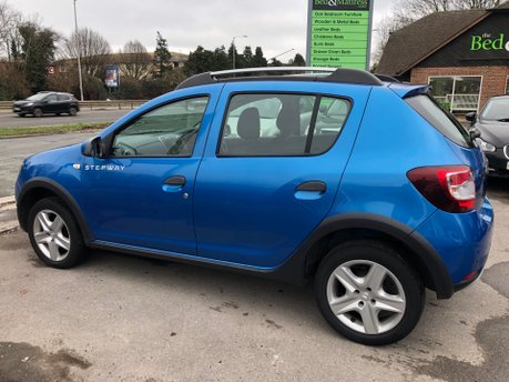 Dacia Sandero Stepway LAUREATE 0.9 TCE petrol manual, ULEZ compliant £165 road tax, 64,000m 15