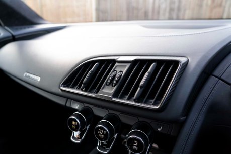 Audi R8 V10 PLUS QUATTRO. CARBON INT & EXT. SOUND & COMFORT PACK. SPORTS PLUS PACK. 11