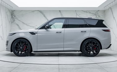 Land Rover Range Rover Sport D300 Dynamic SE 2