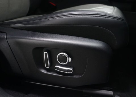 Land Rover Range Rover Evoque 1.5 Range Rover Evoque R-Dynamic HSE P300e Auto 4WD 5dr 48