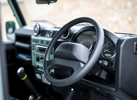 Land Rover Defender 110 Heritage Station Wagon 11