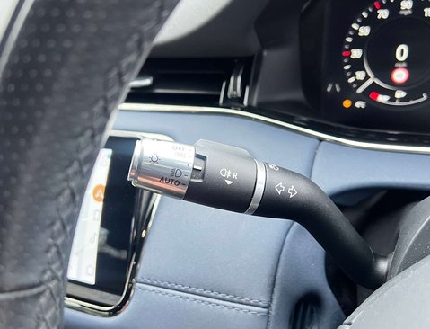 Land Rover Range Rover Evoque 1.5 Range Rover Evoque R-Dynamic SE P300e Auto 4WD 5dr 22