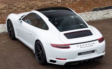 Porsche 911 Carrera GTS (991.2) 9