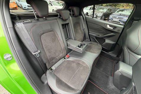 Ford Focus ST -PAN ROOF -PARKING/PERFORMANCE/ASSIST PACKS -HUD -B&O - MEAN GREEN 36