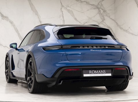 Porsche Taycan 4 Cross Turismo 3