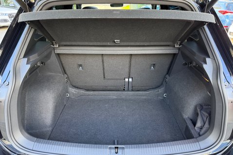 Volkswagen Tiguan R-LINE TDI DSG - RARE LEATHER INTERIOR - APPLE CAR PLAY -CAMERA 64