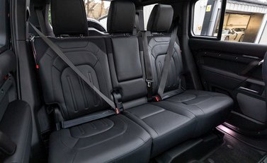 Land Rover Defender 110 X P400 14