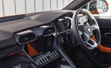 Lamborghini Urus Pearl Capsule 18