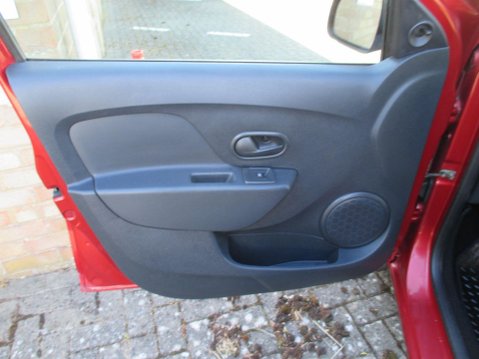 Dacia Sandero 1.0 SCe Ambiance Euro 6 5dr 39