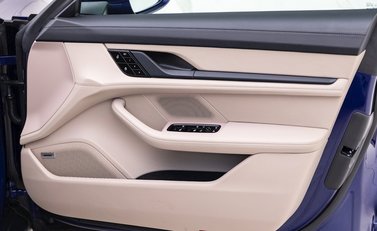 Porsche Taycan TURBO 20