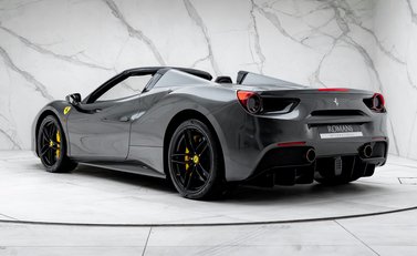 Ferrari 488 SPIDER 13