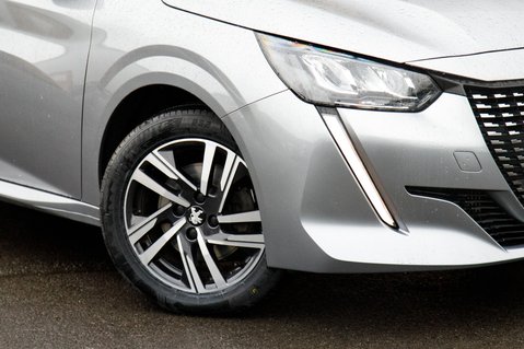 Peugeot 208 PURETECH ALLURE PREMIUM PLUS S/S 11