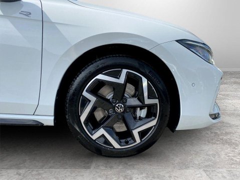 Volkswagen Passat 1.5 TSI eHybrid 19.7kWh R-Line Estate 5dr Petrol Plug-in Hybrid DSG Euro 6 10