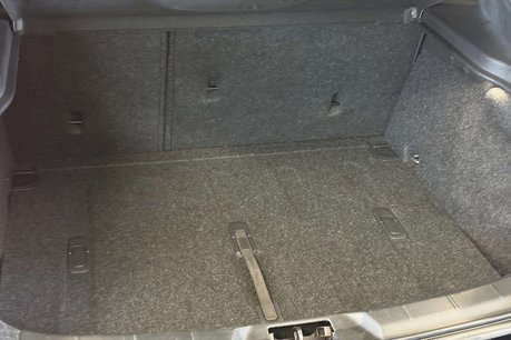 Volvo V40 1.6 T4 Lux Hatchback 5dr Petrol Powershift Euro 5 (s/s) (180 ps) 47