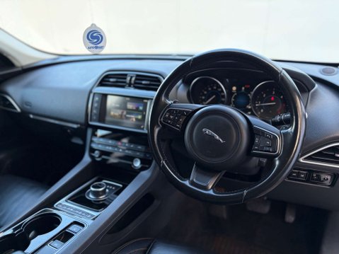 Jaguar F-Pace 2.0 F-PACE Prestige AWD D Auto 4WD 5dr 70