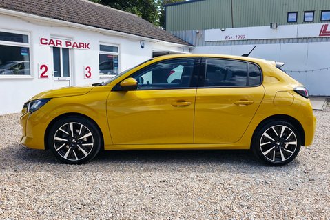 Peugeot 208 1.2 PURETECH ALLURE S/S STUNNING CAR! LOW INSURANCE!MAIN DEALER HISTORY 10