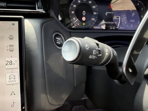 Land Rover Range Rover Velar 2.0 P250 Dynamic HSE SUV 5dr Petrol Auto 4WD Euro 6 (s/s) (249 ps) 35