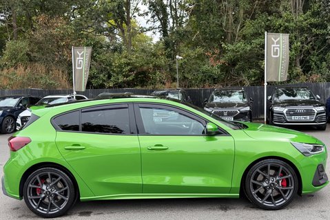 Ford Focus ST -PAN ROOF -PARKING/PERFORMANCE/ASSIST PACKS -HUD -B&O - MEAN GREEN 5
