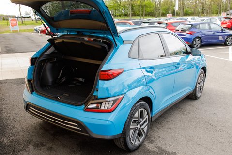 Hyundai KONA PREMIUM 42