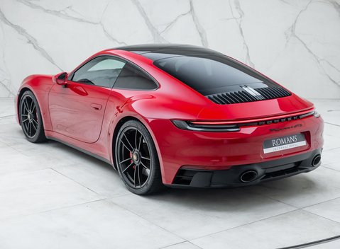Porsche 911 Carrera 4 GTS (992) 12