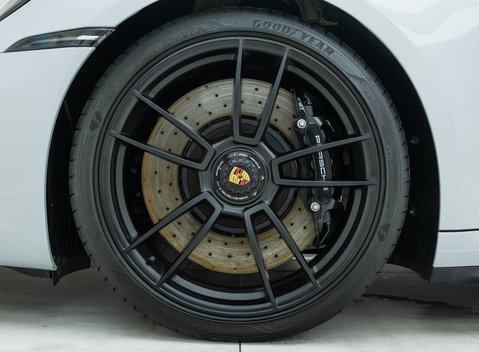 Porsche 911 Carrera GTS (992) 26