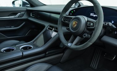 Porsche Taycan Turbo S Sport Turismo 10