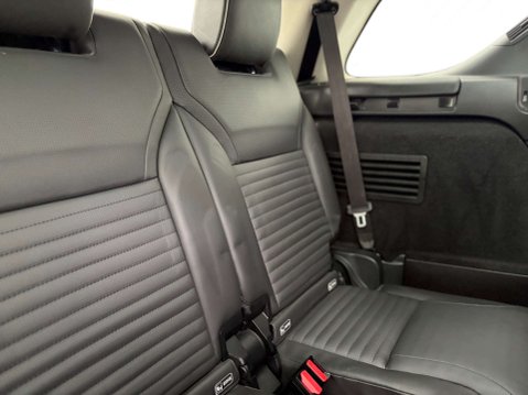 Land Rover Discovery 3.0 Discovery Luxury HSE TD6 Auto 4WD 5dr 37