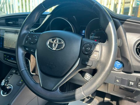Toyota Auris VVT-I ICON TECH TOURING SPORTS 37