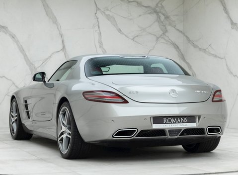 Mercedes-Benz SLS AMG 3