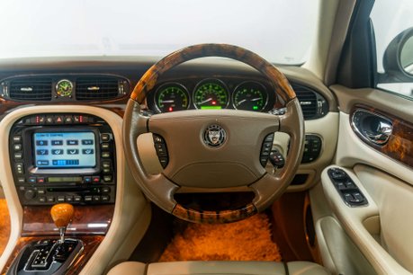 Jaguar XJ 3.0 XJ6 V6 Sovereign Auto 4dr 14