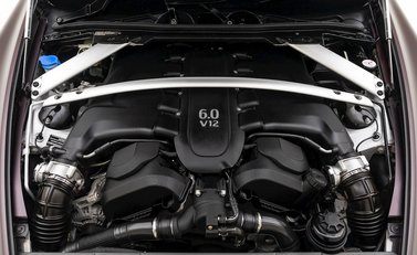 Aston Martin V12 Vantage S AMR 33