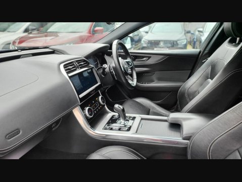 Jaguar XE R-DYNAMIC S 35
